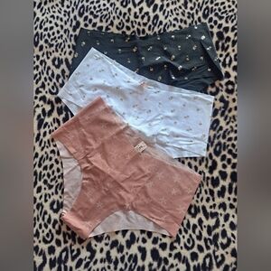VS panties bundle (L) NWT